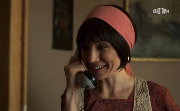 (звонит телефон) - Алло, да!
- Вас вызывает Шайтанка, две...