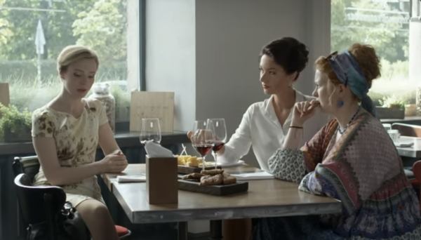 - Ну, девочки, за нас с вами и за фиг с ними!
- Легко тебе...