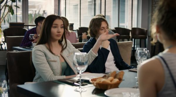 - Это - Руслан. Представитель местной золотой молодежи.
-...