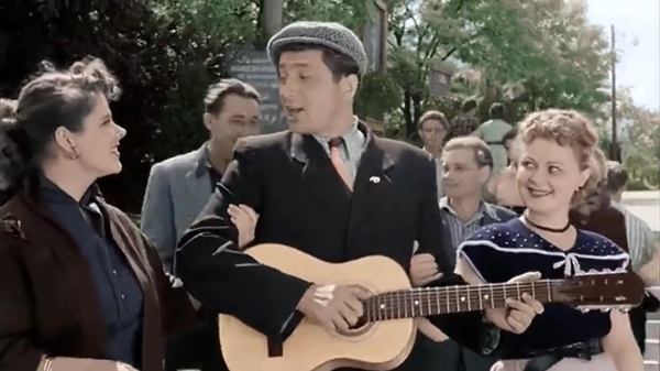 У меня идет всё в жизни гладко
И аварий не было пока.
Мне...