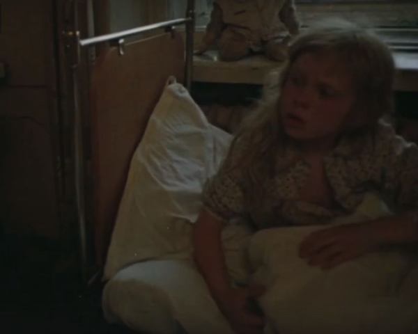 - А фамилия моя, оказывается, не Антонова, а Рябикова.
- А...