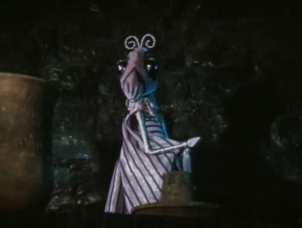 - Брось, Буратино, баловаться. Иди в школу.
- Еще чего, дай...