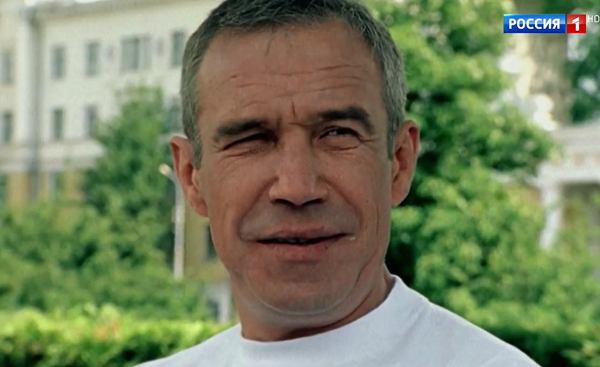 - Ну понимаешь, когда муж с женой живут вместе столько лет,...